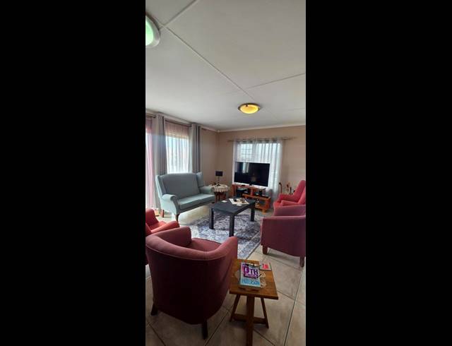 4 BEDROOM TOWNHOUSE FOR SALE IN SEEMEEU PARK